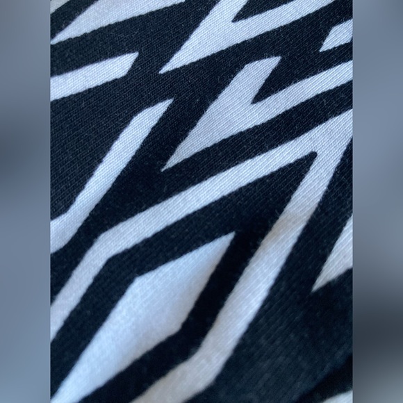 Almost new Rafaella top. Cotton knit geometric black and white medium - Picture 4 of 8